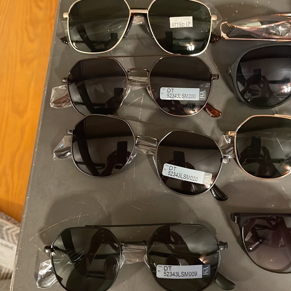 Sunglass Bundle - Picture 2 of 6